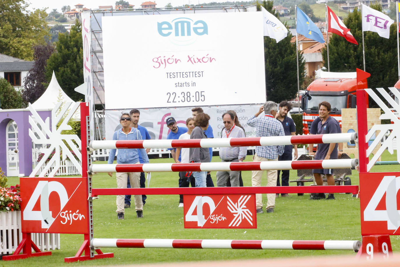 Fotos: Las Mestas, listas para acoger el Hípico