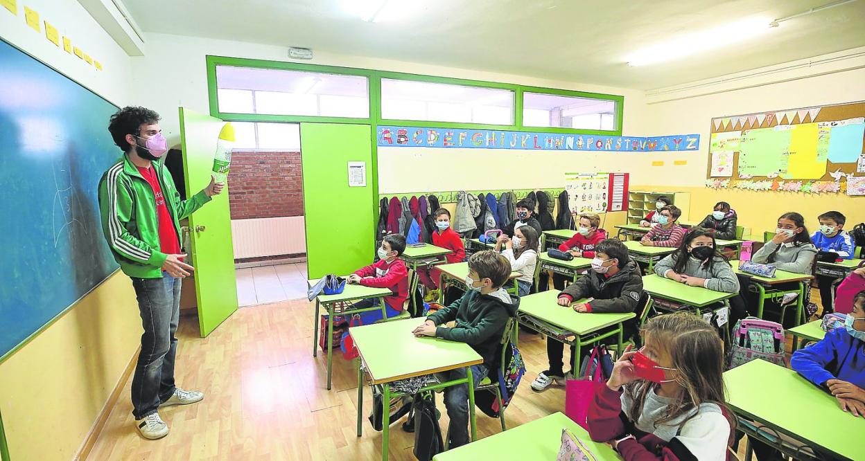 Alumnos del colegio de La Corredoria durante un taller impartido el pasado curso escolar . 
