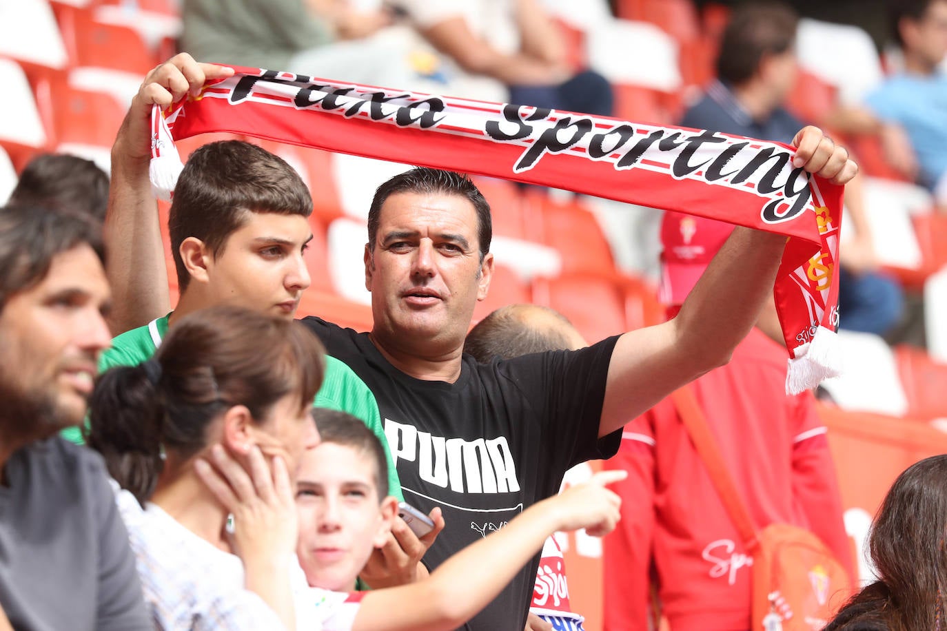 Fotos: ¿Estuviste en el Sporting - Burgos? ¡Búscate!