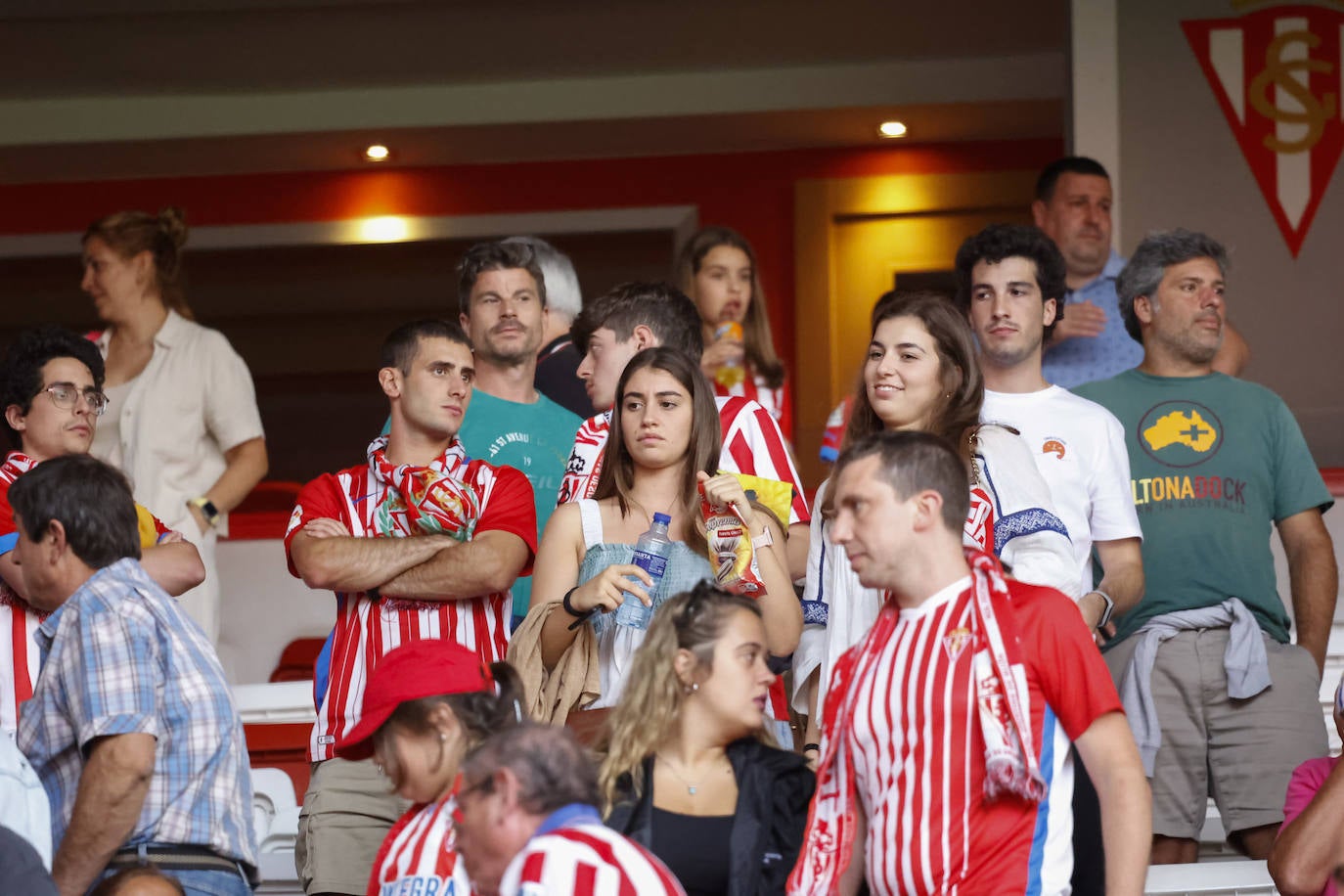 Fotos: ¿Estuviste en el Sporting - Burgos? ¡Búscate!