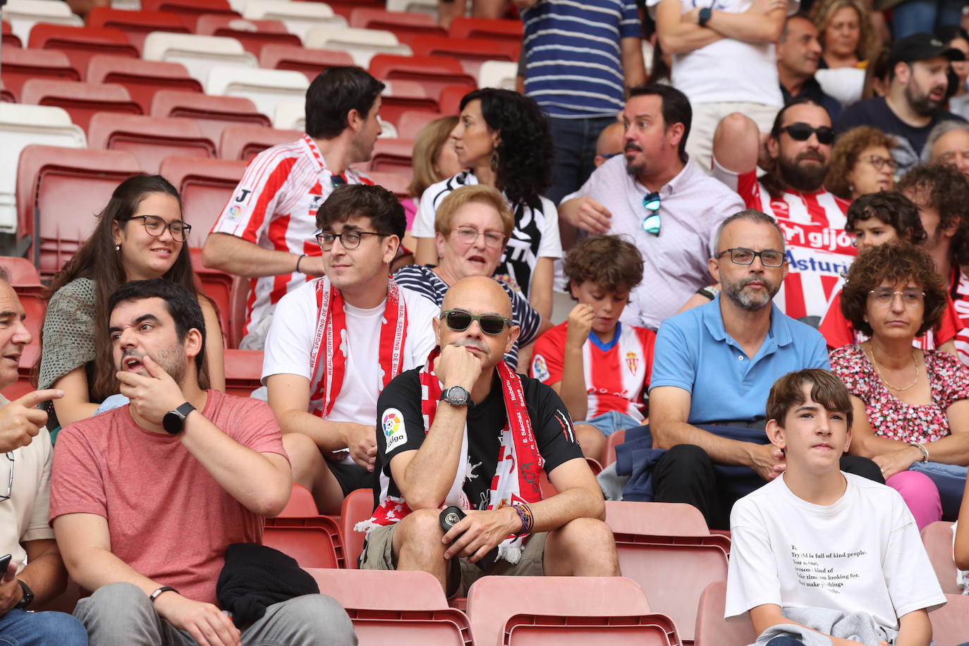 Fotos: ¿Estuviste en el Sporting - Burgos? ¡Búscate!