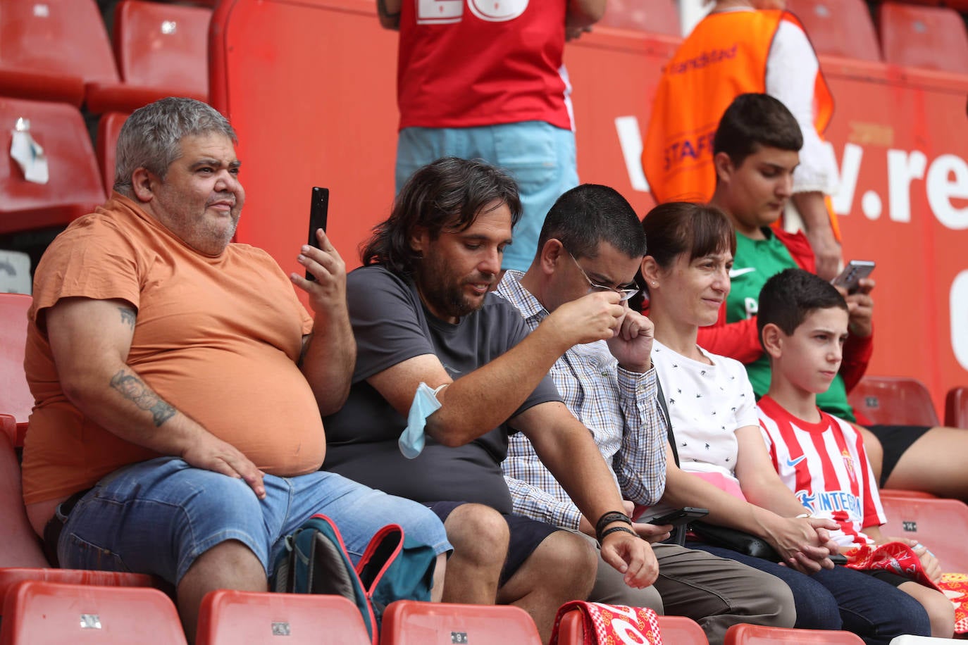 Fotos: ¿Estuviste en el Sporting - Burgos? ¡Búscate!