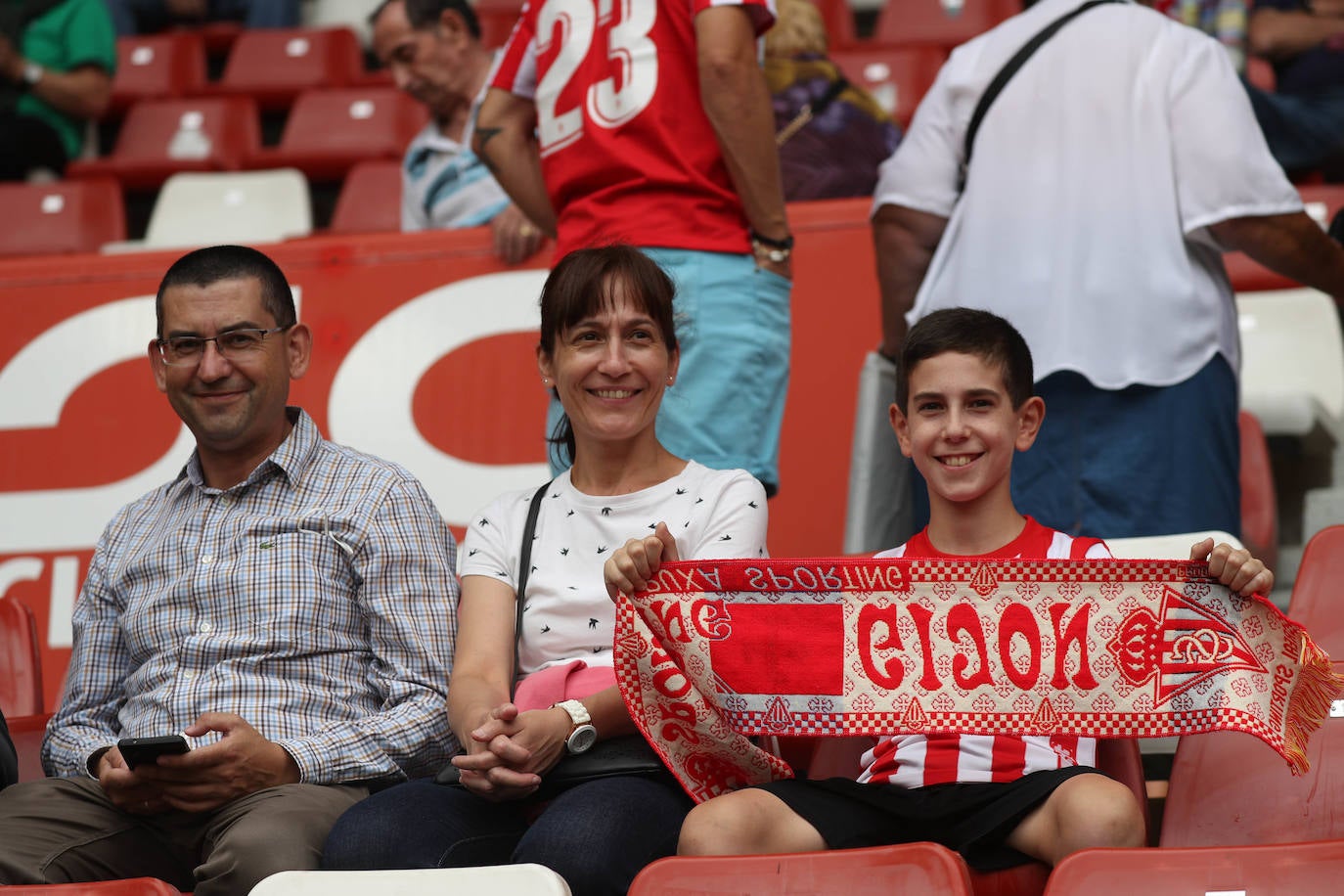 Fotos: ¿Estuviste en el Sporting - Burgos? ¡Búscate!