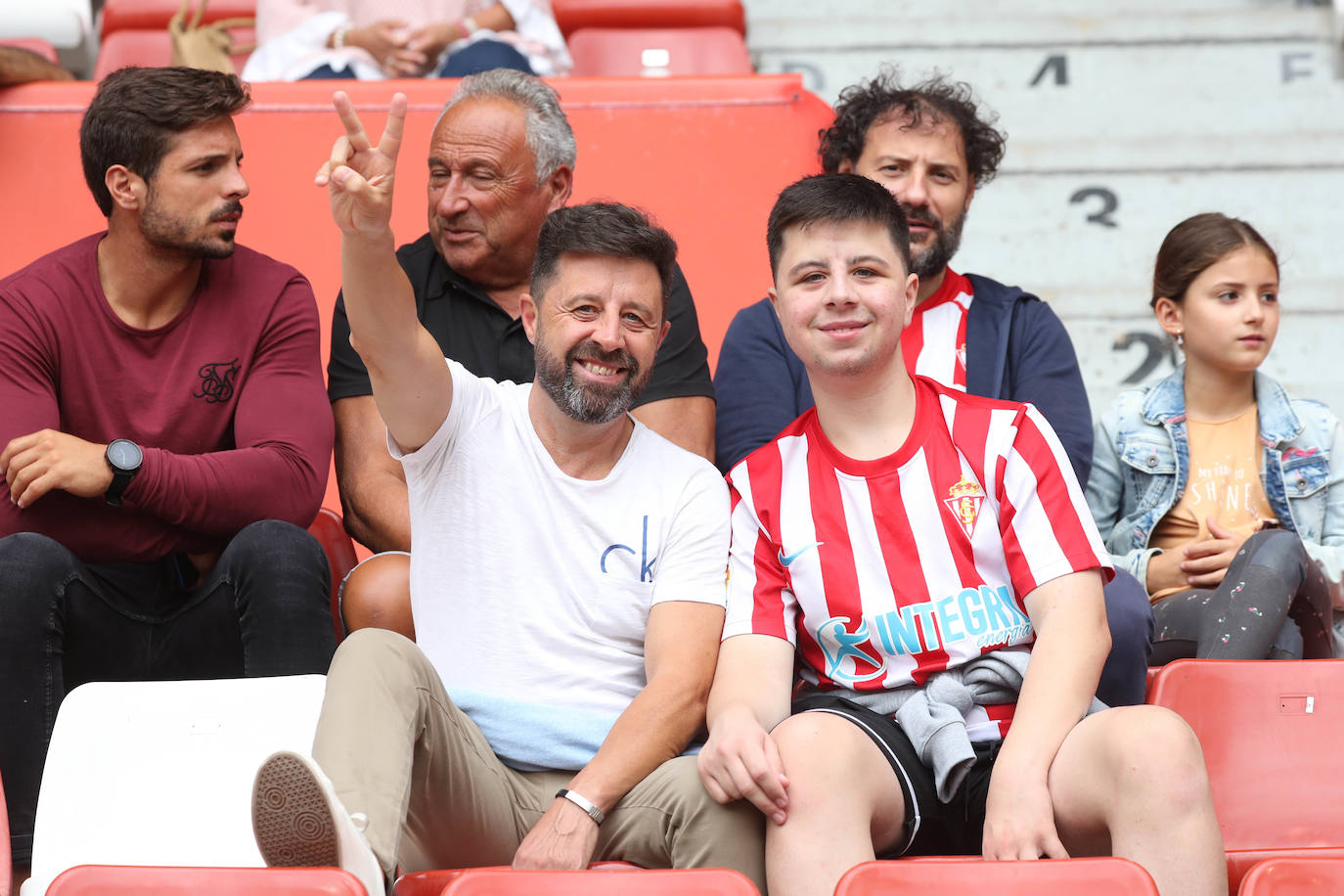 Fotos: ¿Estuviste en el Sporting - Burgos? ¡Búscate!