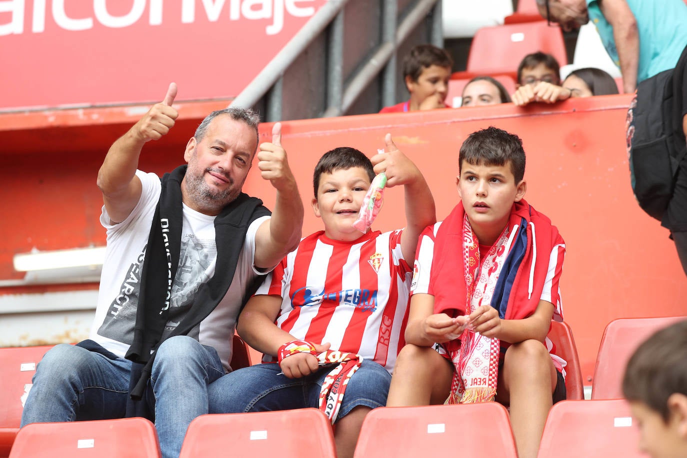 Fotos: ¿Estuviste en el Sporting - Burgos? ¡Búscate!