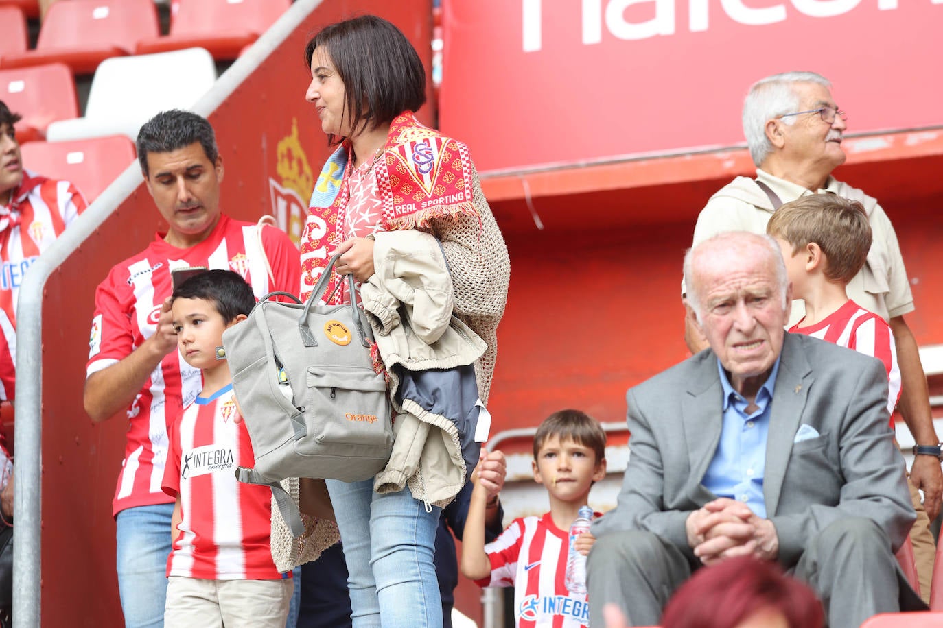 Fotos: ¿Estuviste en el Sporting - Burgos? ¡Búscate!