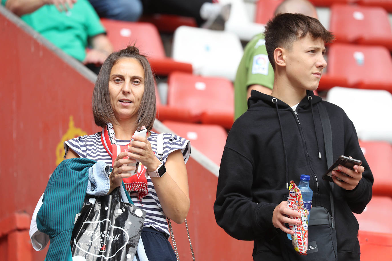 Fotos: ¿Estuviste en el Sporting - Burgos? ¡Búscate!