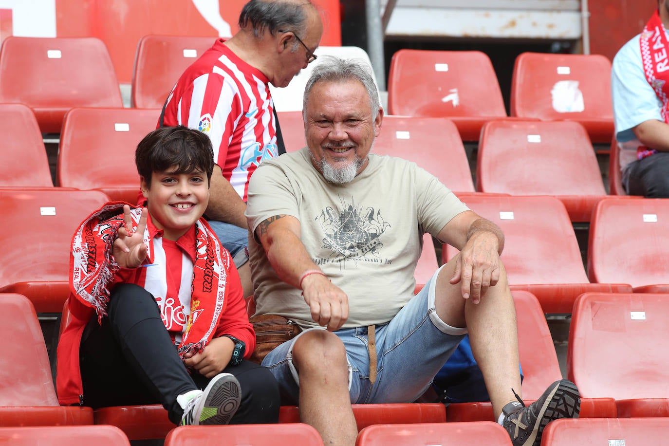 Fotos: ¿Estuviste en el Sporting - Burgos? ¡Búscate!