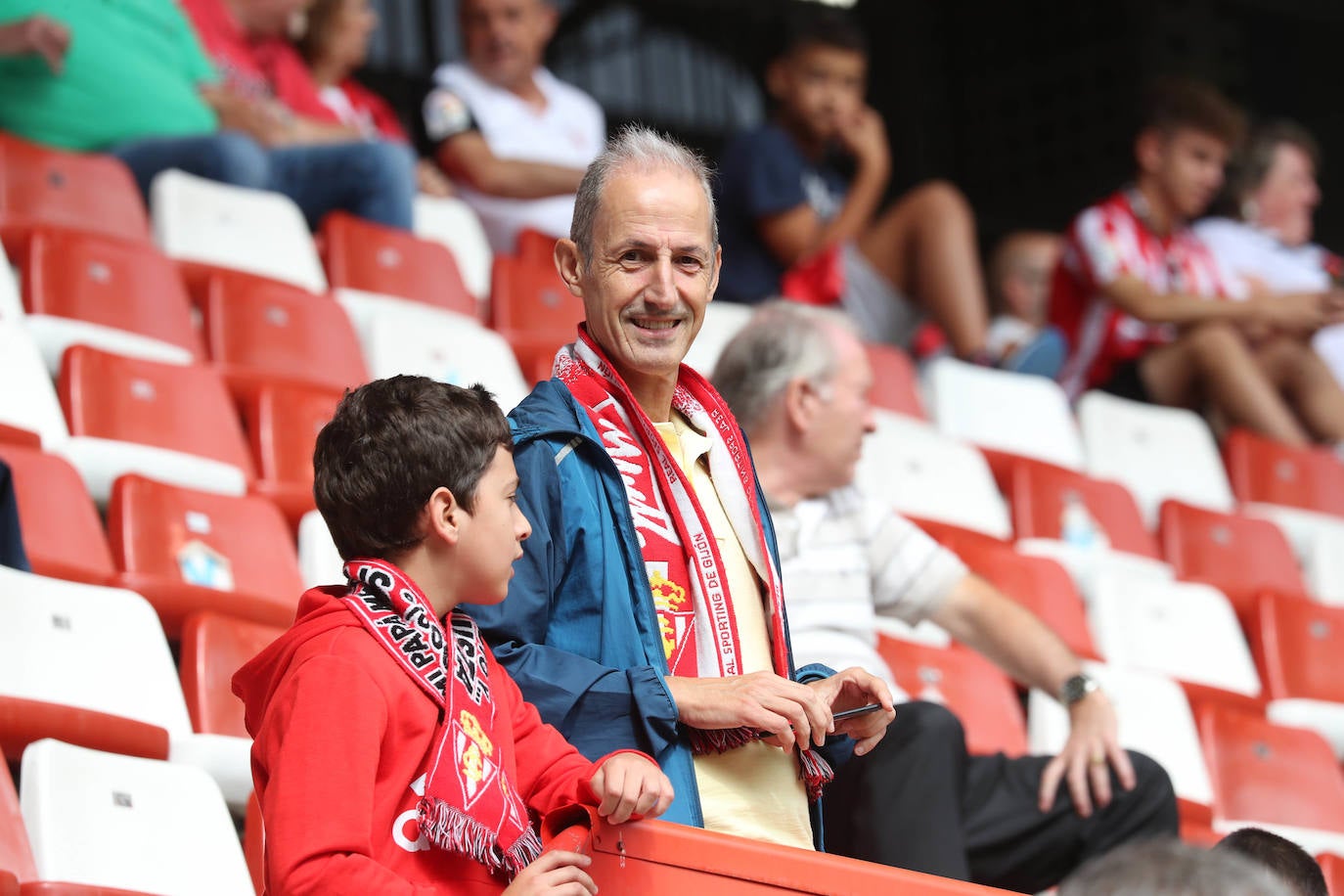 Fotos: ¿Estuviste en el Sporting - Burgos? ¡Búscate!