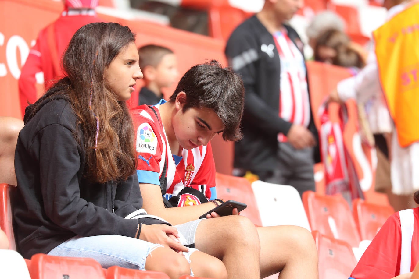 Fotos: ¿Estuviste en el Sporting - Burgos? ¡Búscate!