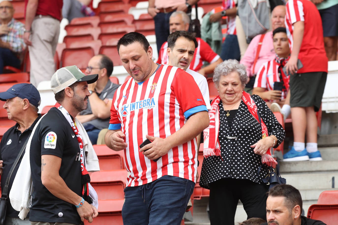 Fotos: ¿Estuviste en el Sporting - Burgos? ¡Búscate!