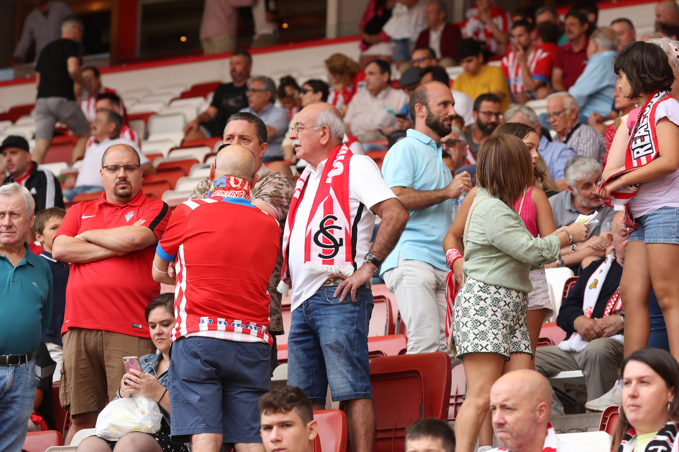 Fotos: ¿Estuviste en el Sporting - Burgos? ¡Búscate!