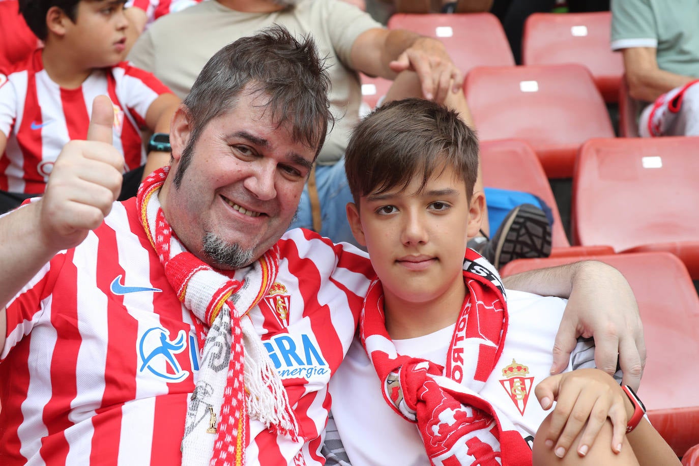 Fotos: ¿Estuviste en el Sporting - Burgos? ¡Búscate!