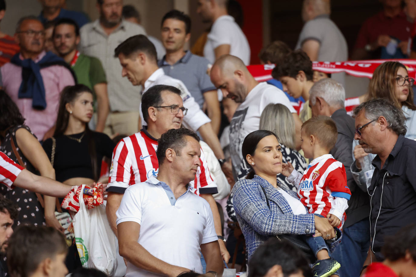 Fotos: ¿Estuviste en el Sporting - Burgos? ¡Búscate!