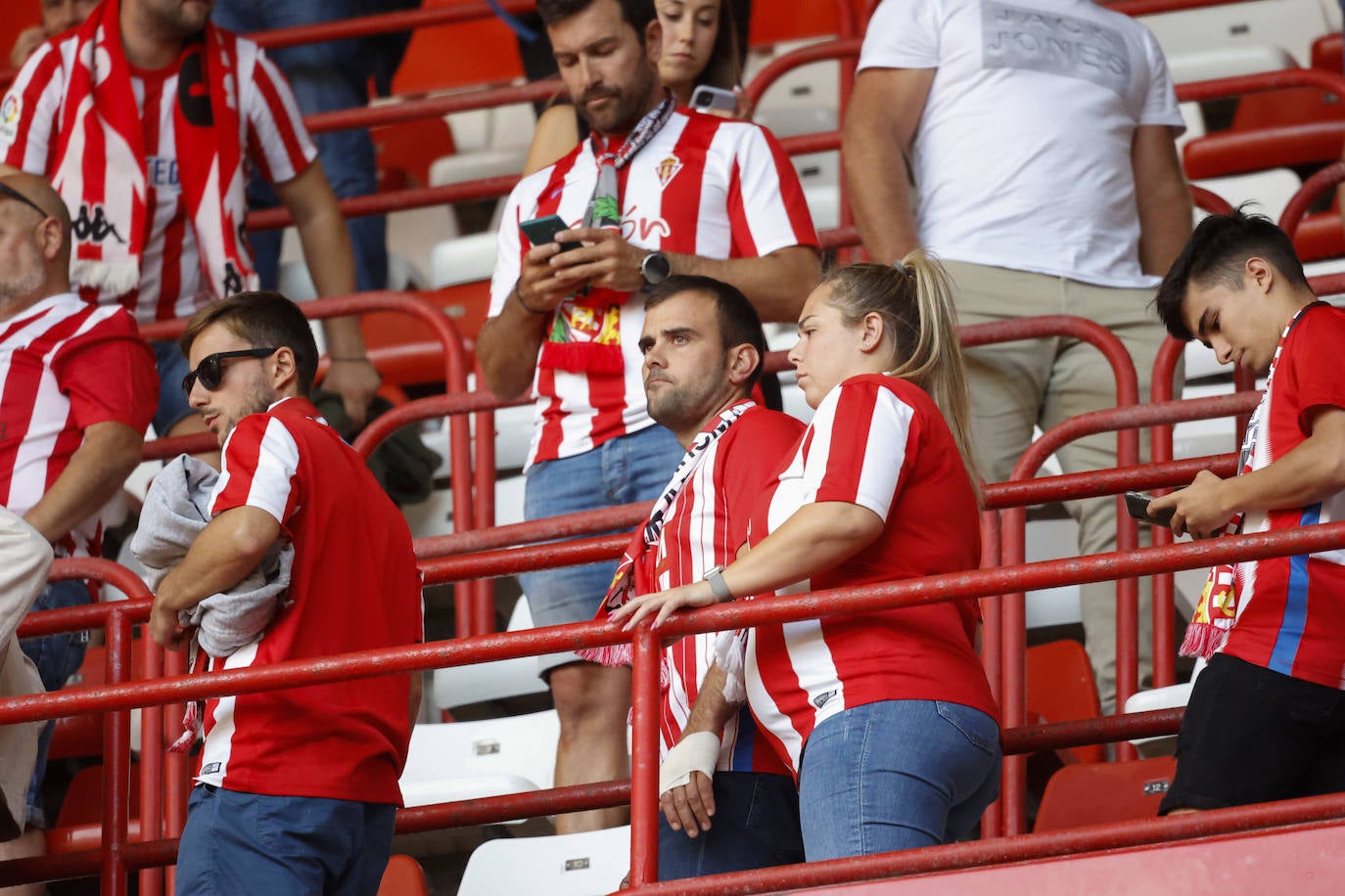 Fotos: ¿Estuviste en el Sporting - Burgos? ¡Búscate!