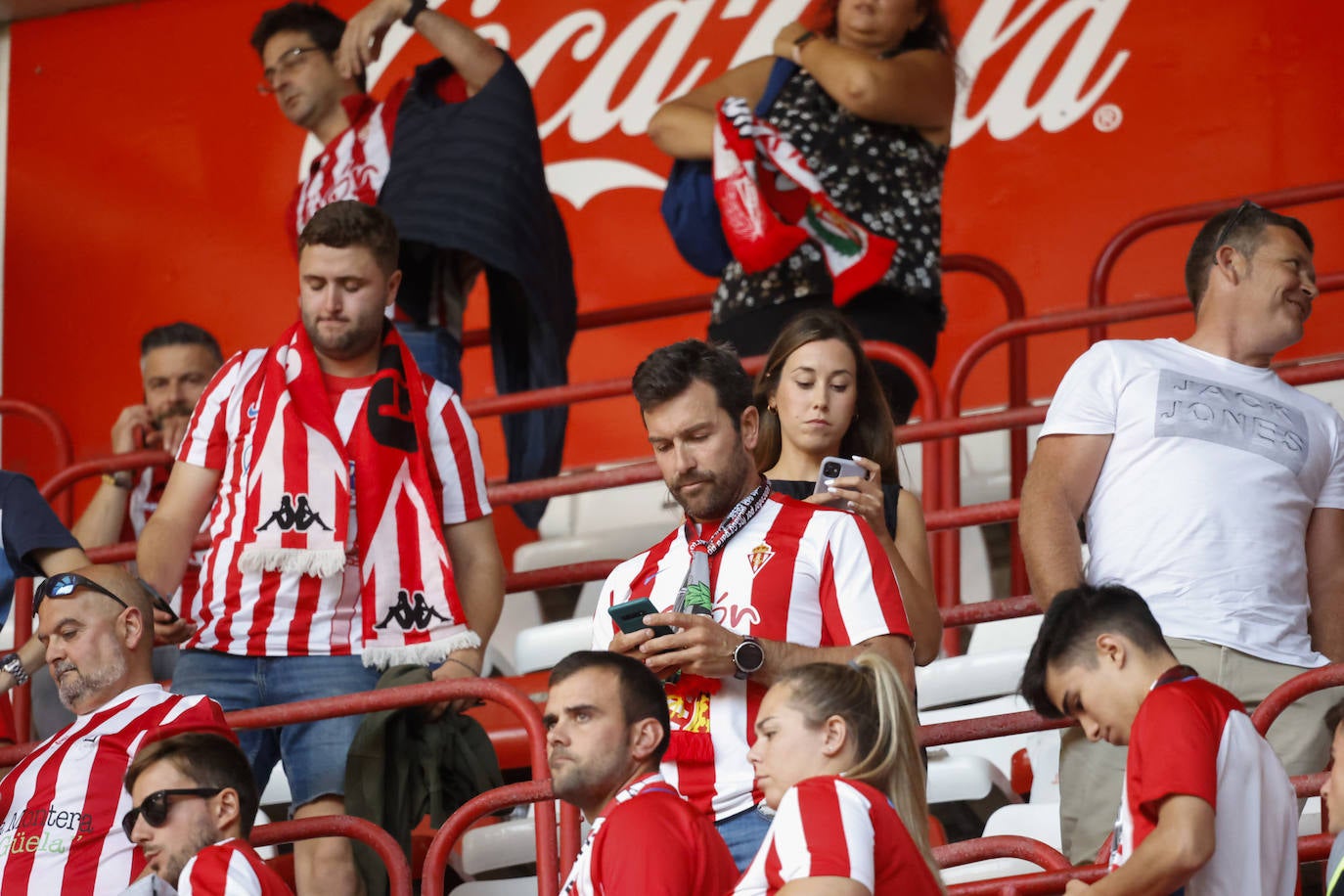 Fotos: ¿Estuviste en el Sporting - Burgos? ¡Búscate!