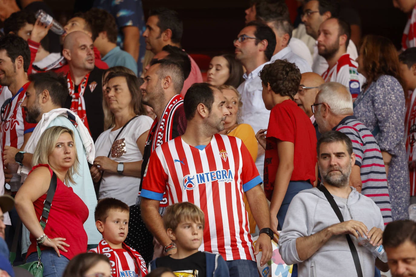 Fotos: ¿Estuviste en el Sporting - Burgos? ¡Búscate!