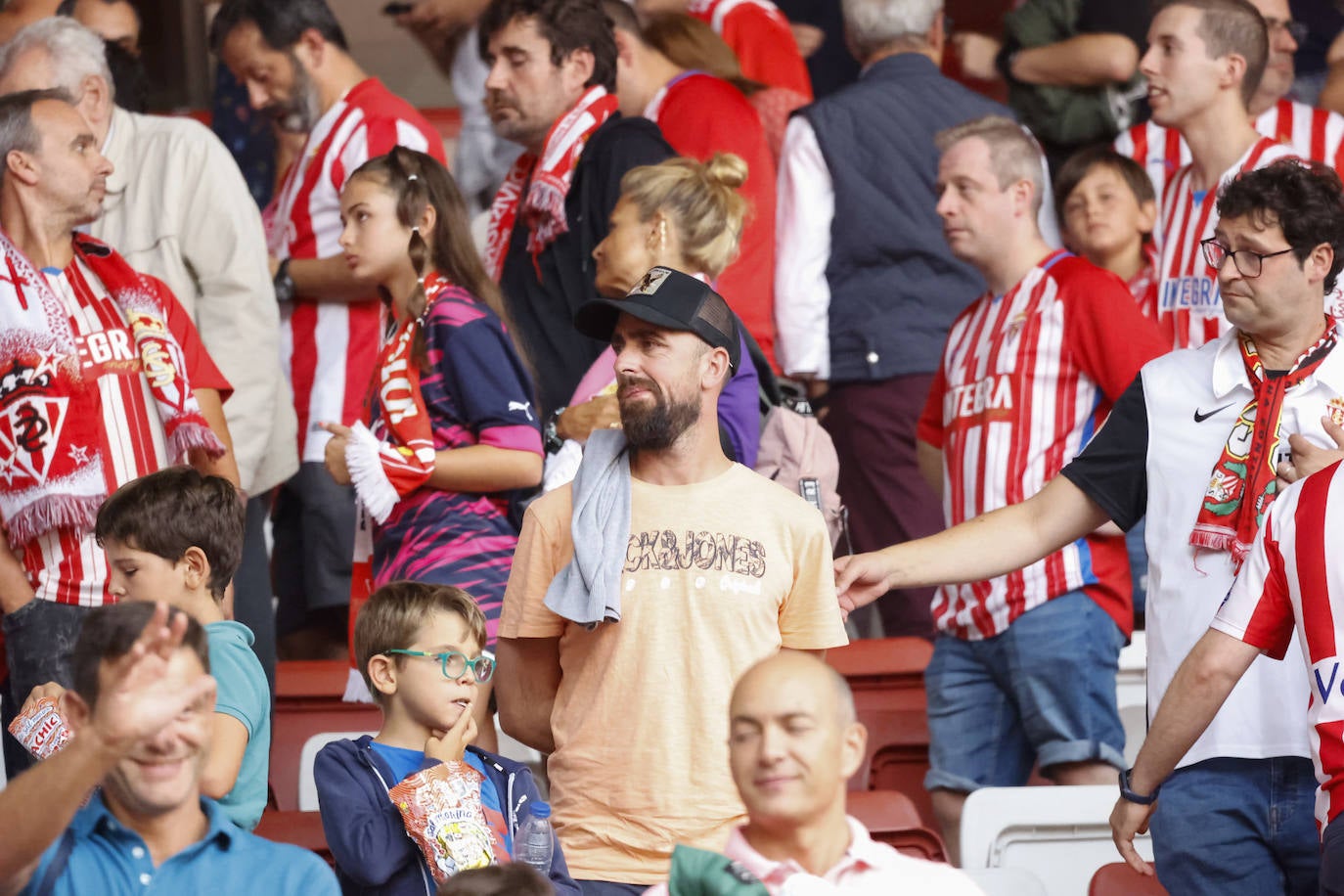 Fotos: ¿Estuviste en el Sporting - Burgos? ¡Búscate!