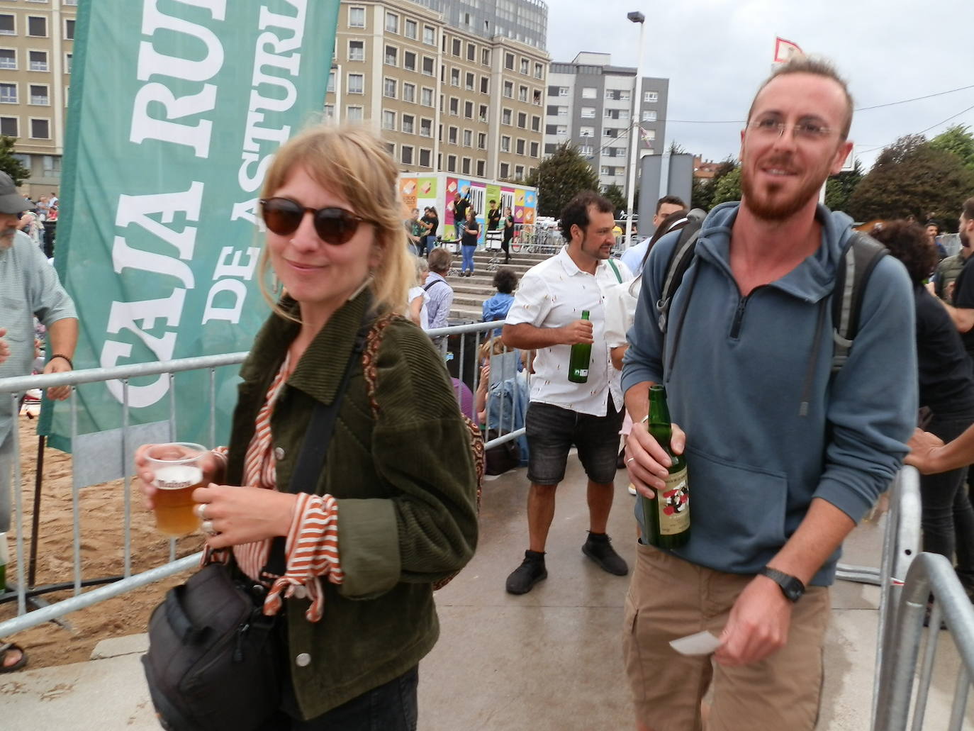 Fotos: ¿Estuviste en el récord mundial de escanciado de sidra de Gijón? ¡Búscate! (4)