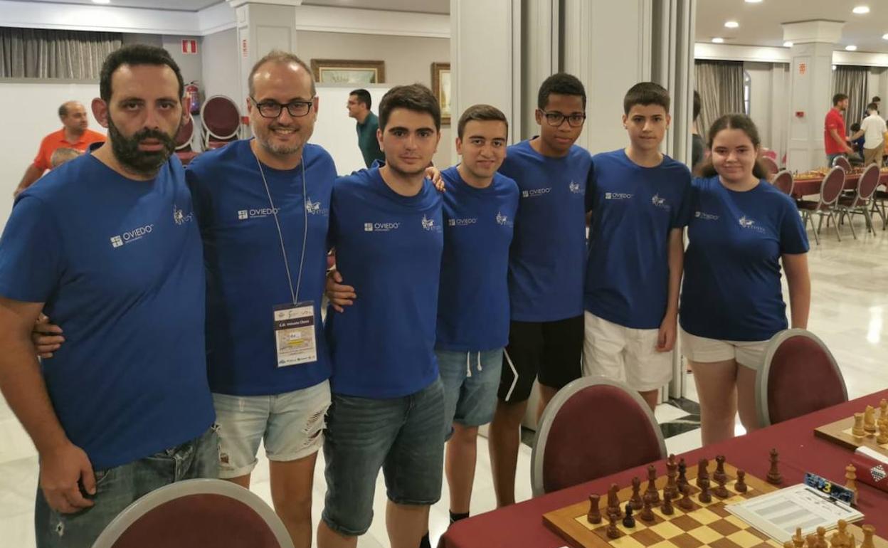Iván Andrés, Aitor Alonso, Carlos Martínez, Iyán Guedes, Aitor Siscar, Diego Vergara y Paula Martínez, integrantes del Vetusta Chess.