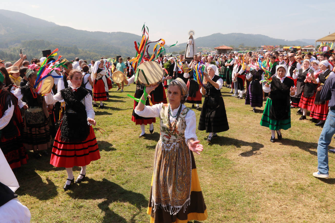 Fotos: Gran broche para las grandes fiestas de Asturias