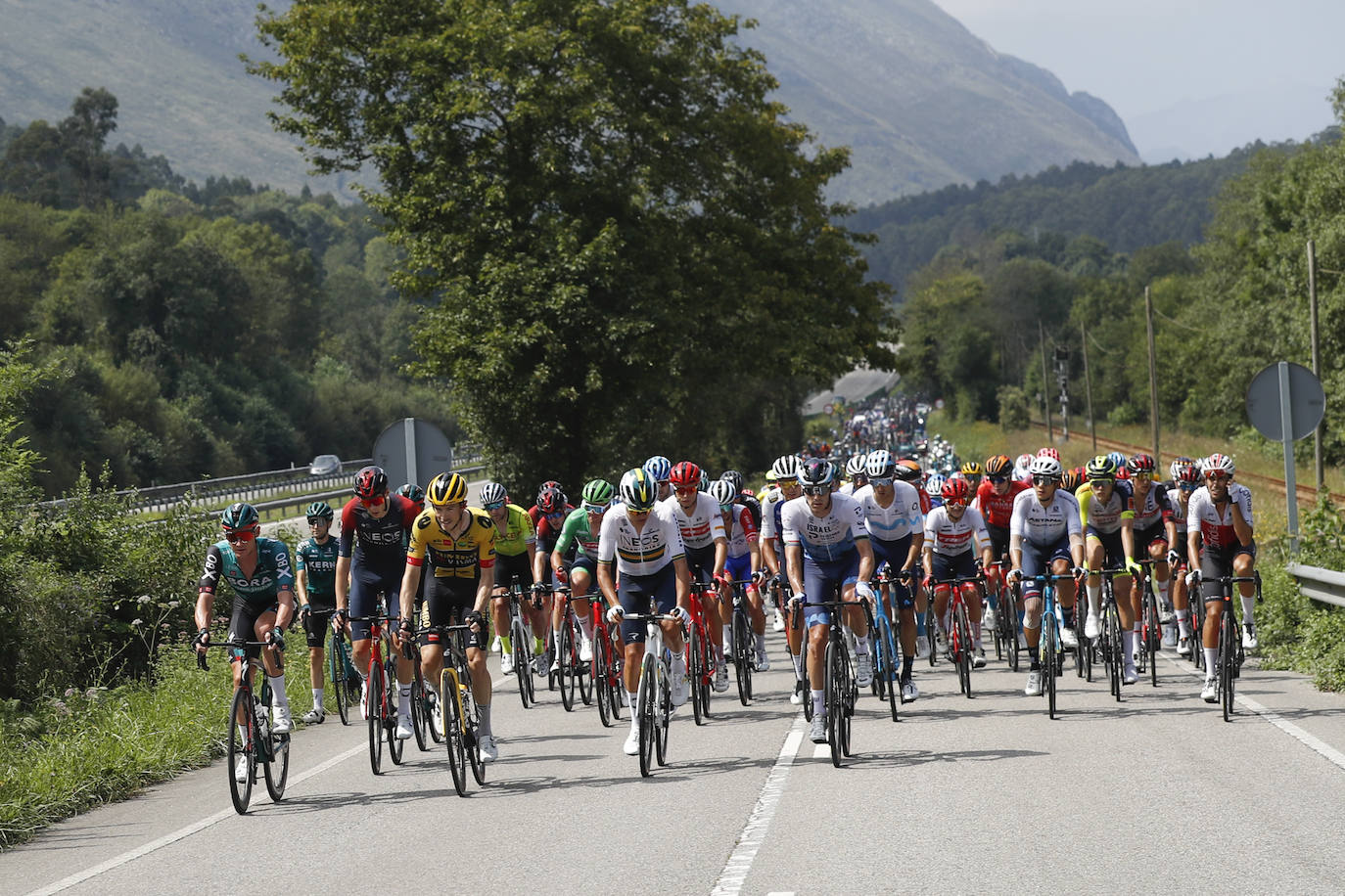 Fotos: Gran expectación en la última etapa asturiana de La Vuelta a España