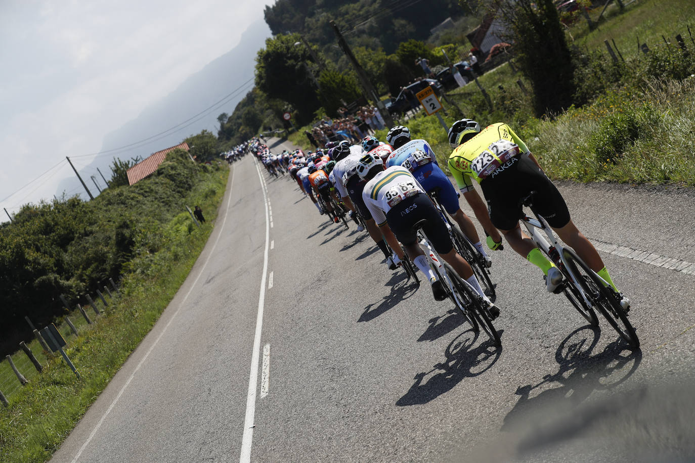Fotos: Gran expectación en la última etapa asturiana de La Vuelta a España