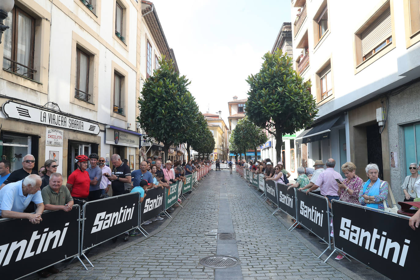 Fotos: Gran expectación en la última etapa asturiana de La Vuelta a España