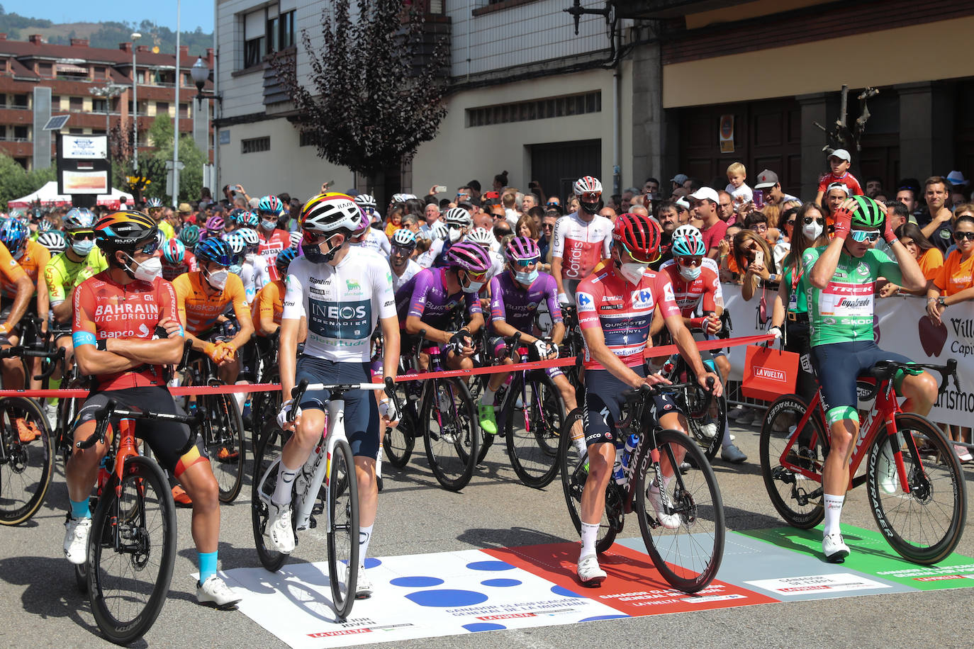 Fotos: Gran expectación en la última etapa asturiana de La Vuelta a España