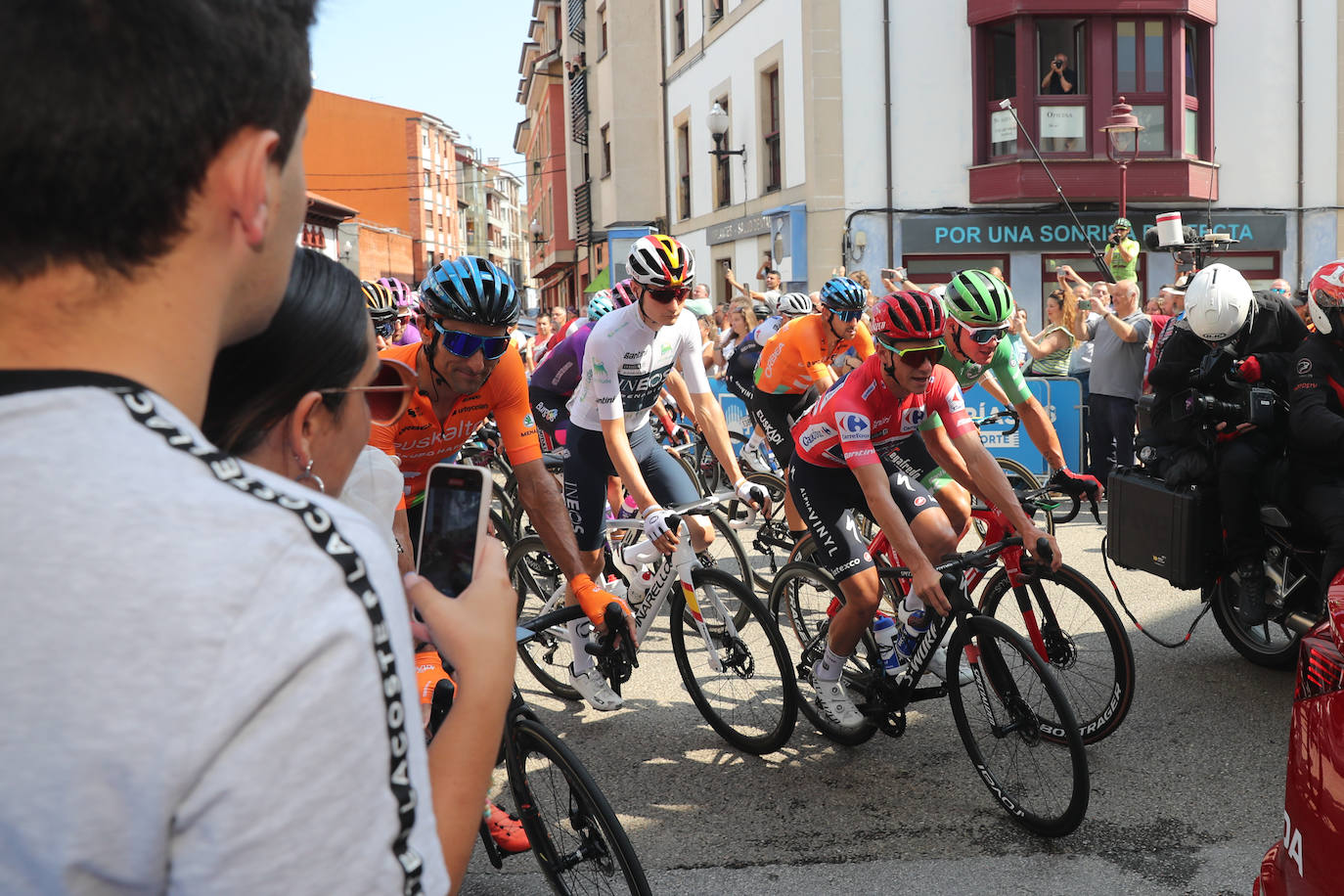 Fotos: Gran expectación en la última etapa asturiana de La Vuelta a España