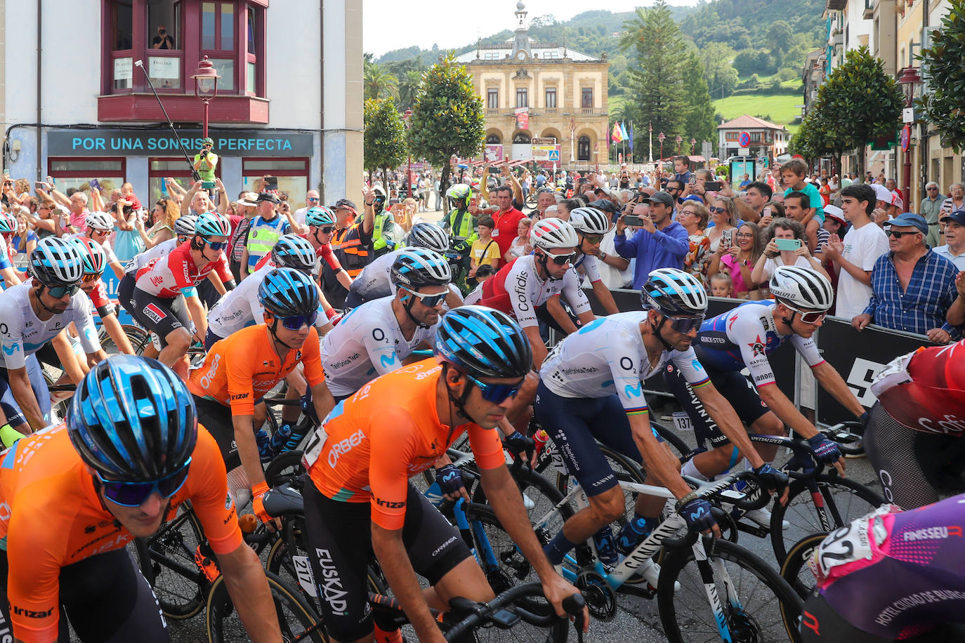 Fotos: Gran expectación en la última etapa asturiana de La Vuelta a España