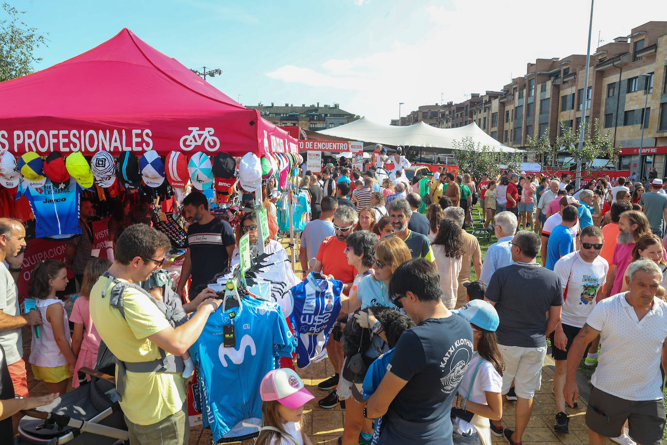 Fotos: Gran expectación en la última etapa asturiana de La Vuelta a España