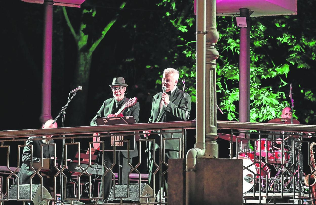 Vaudi Cavalcanti y Antonio Cuesta, en el concierto del martes en el parque de Ferrera. 