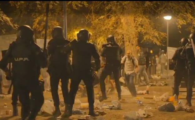 Captura del vídeo de la batalla campal en las fiestas de Alcala de Henares, en Madrid.