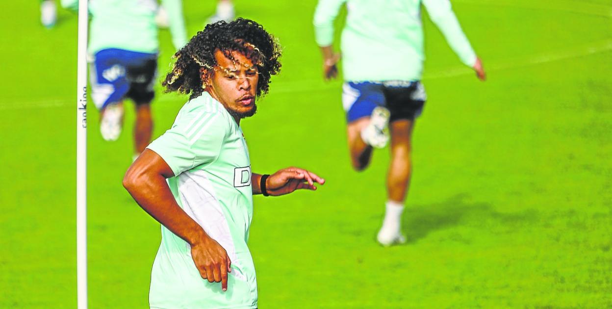 Koba, el último refuerzo en llegar, durante la sesión de ayer en El Requexón.