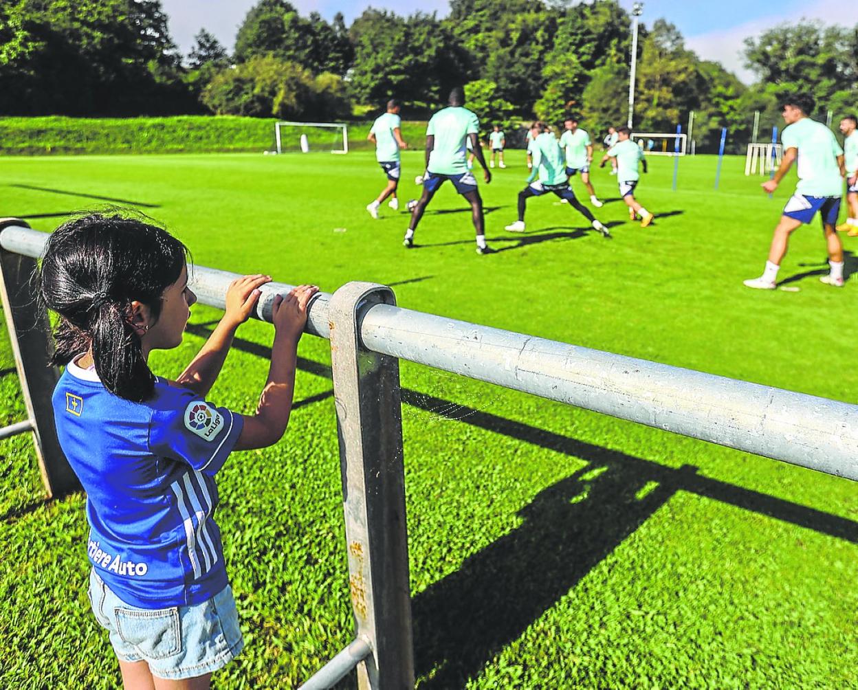 Marina Álvarez, en el entrenamiento del Real Oviedo. 