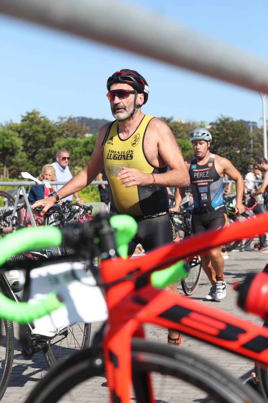 Fotos: Casi 150 deportistas compiten en el regreso del Triatlón del Santa Olaya