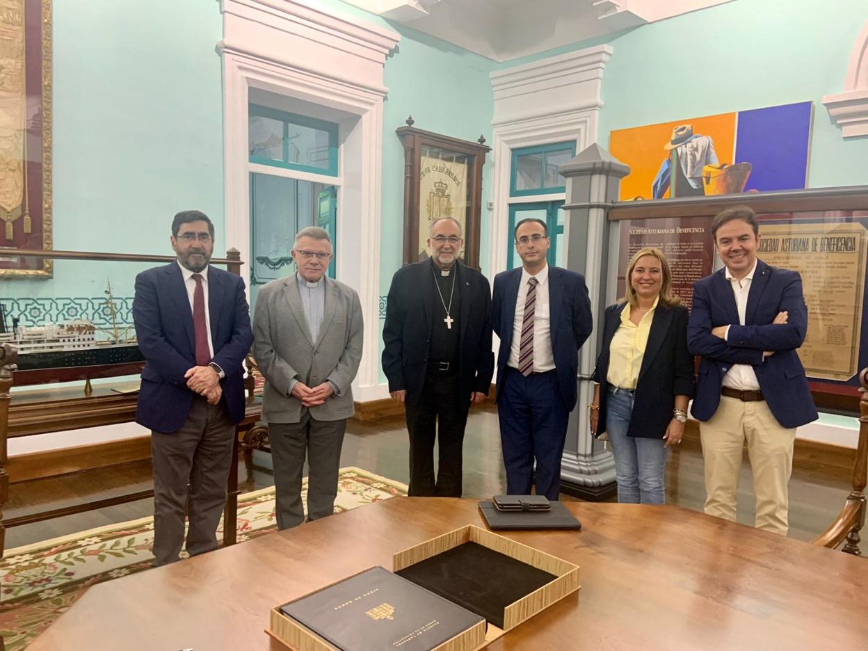 El arzobispo de Oviedo, en el Archivo de Indianos de Colombres. 