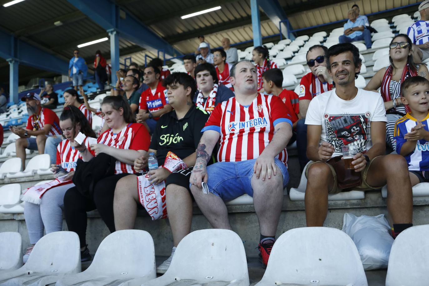 Fotos: ¿Estuviste en la Ponferradina - Sporting? ¡Búscate!