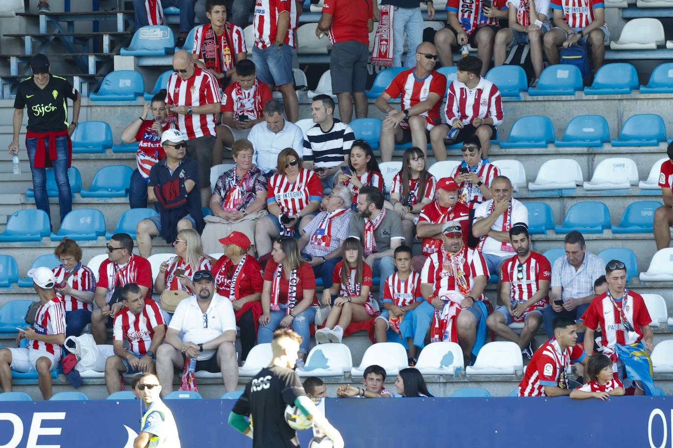 Fotos: ¿Estuviste en la Ponferradina - Sporting? ¡Búscate!