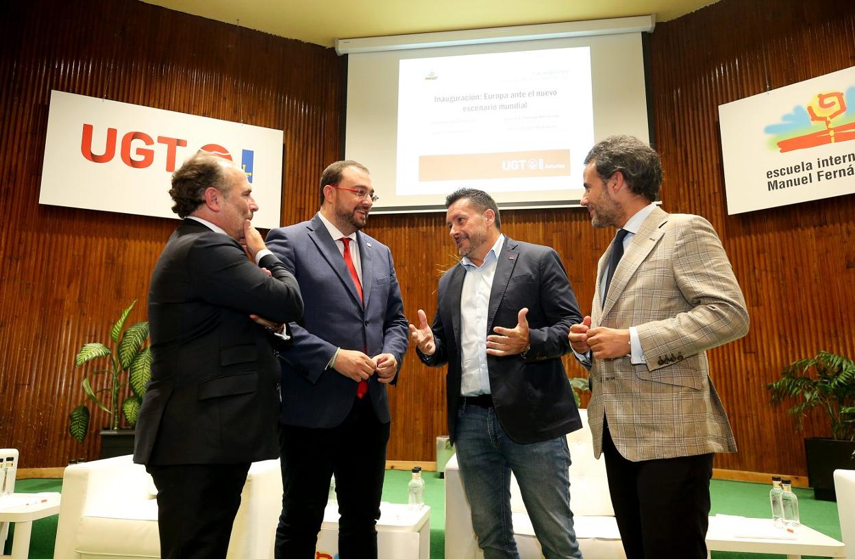 Ignacio Villaverde, Adrián Barbón, Javier Fernández Lanero y Nacho Cuesta, en la inauguración de la escuela de verano de UGT, en Oviedo. 