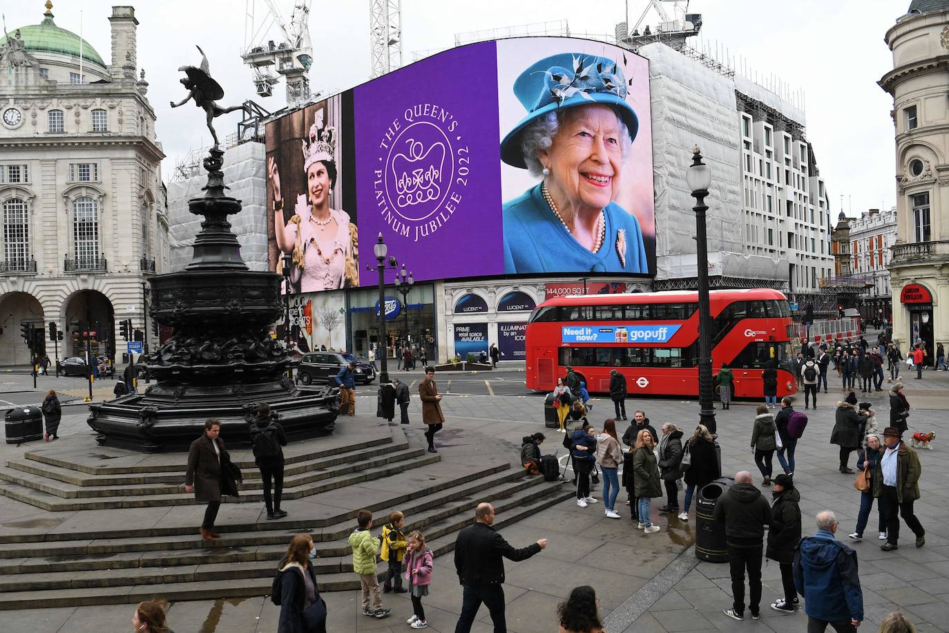 Fotos: Las siete décadas de reinado de Isabel II