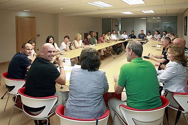 La dirección local del PSOE en Gijón eleva a Ferraz las quejas de los afines a la alcaldesa