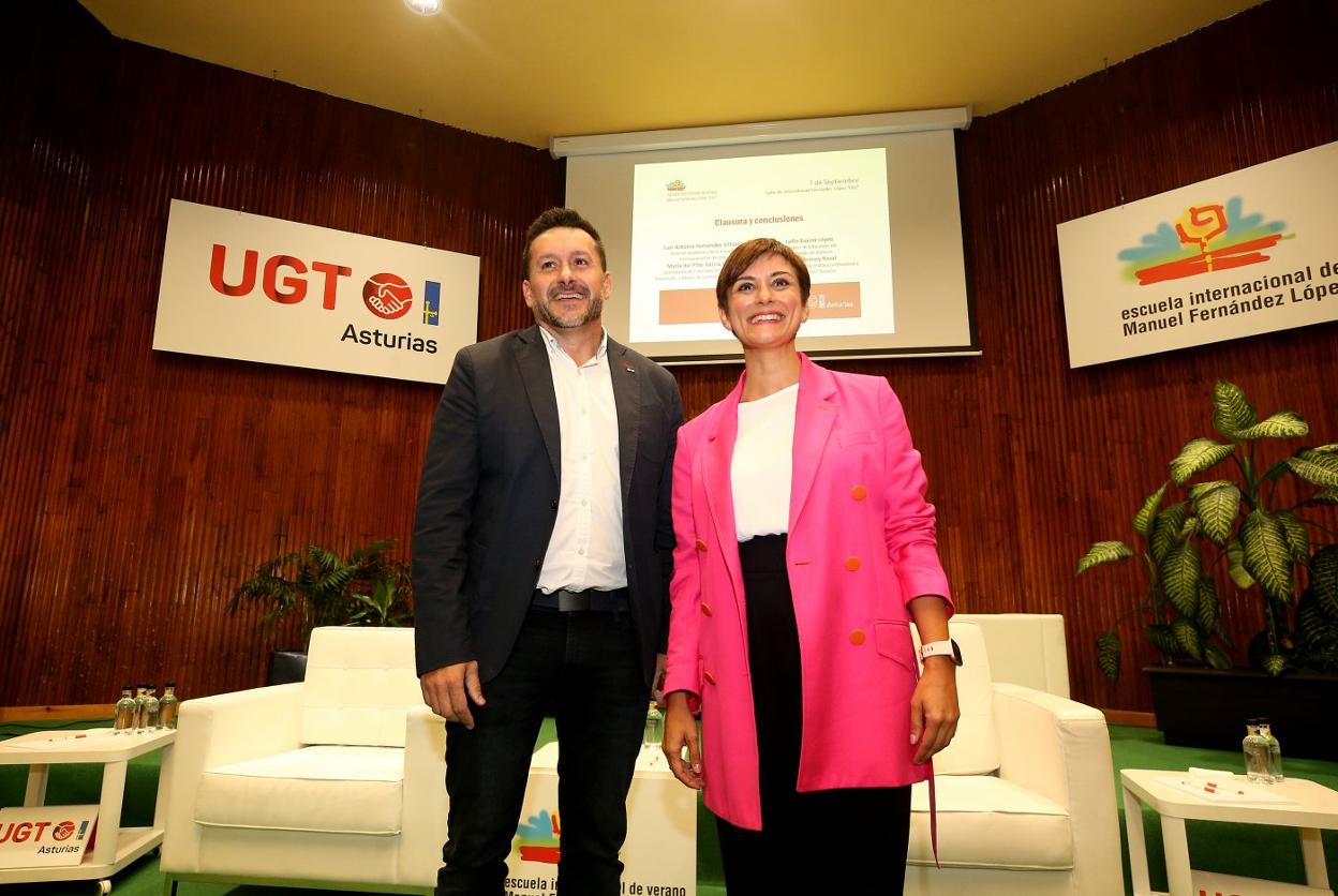 La portavoz del Gobierno, Isabel Rodríguez, junto al secretario general de UGT Asturias, ayer, en Oviedo. 