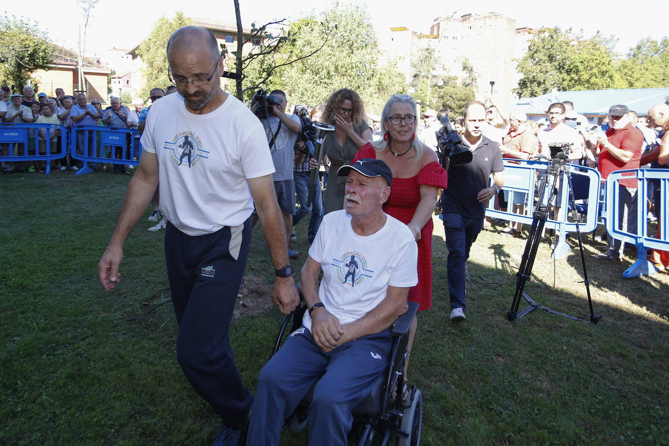 Fotos: Avilés salda su deuda con Dacal, «gran leyenda del deporte»