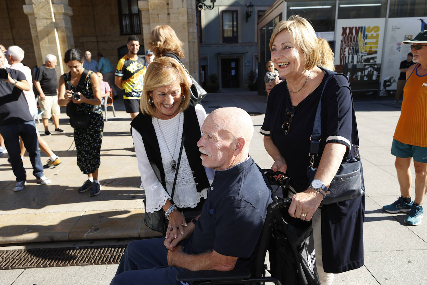 Fotos: Avilés salda su deuda con Dacal, «gran leyenda del deporte»