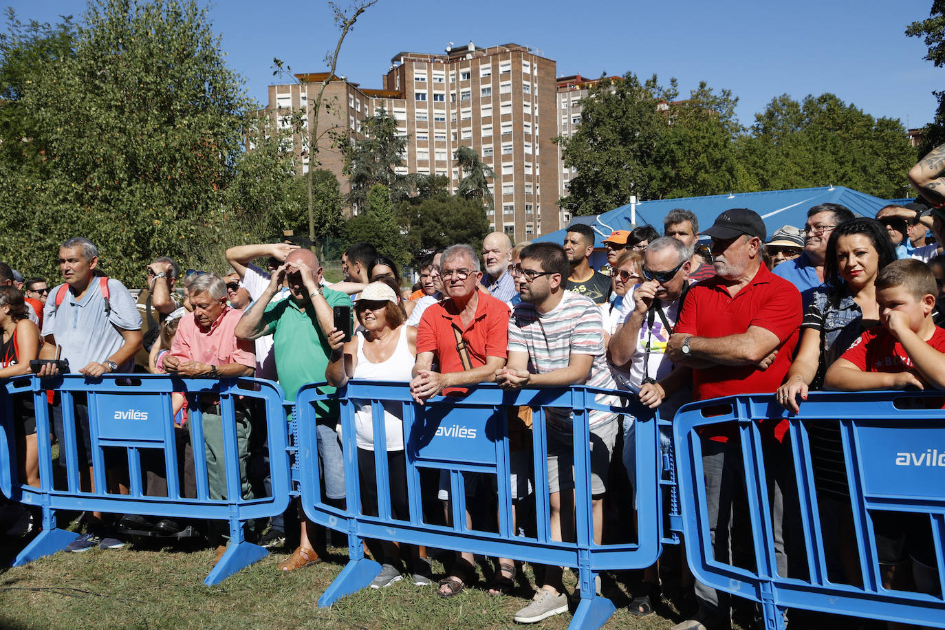 Fotos: Avilés salda su deuda con Dacal, «gran leyenda del deporte»