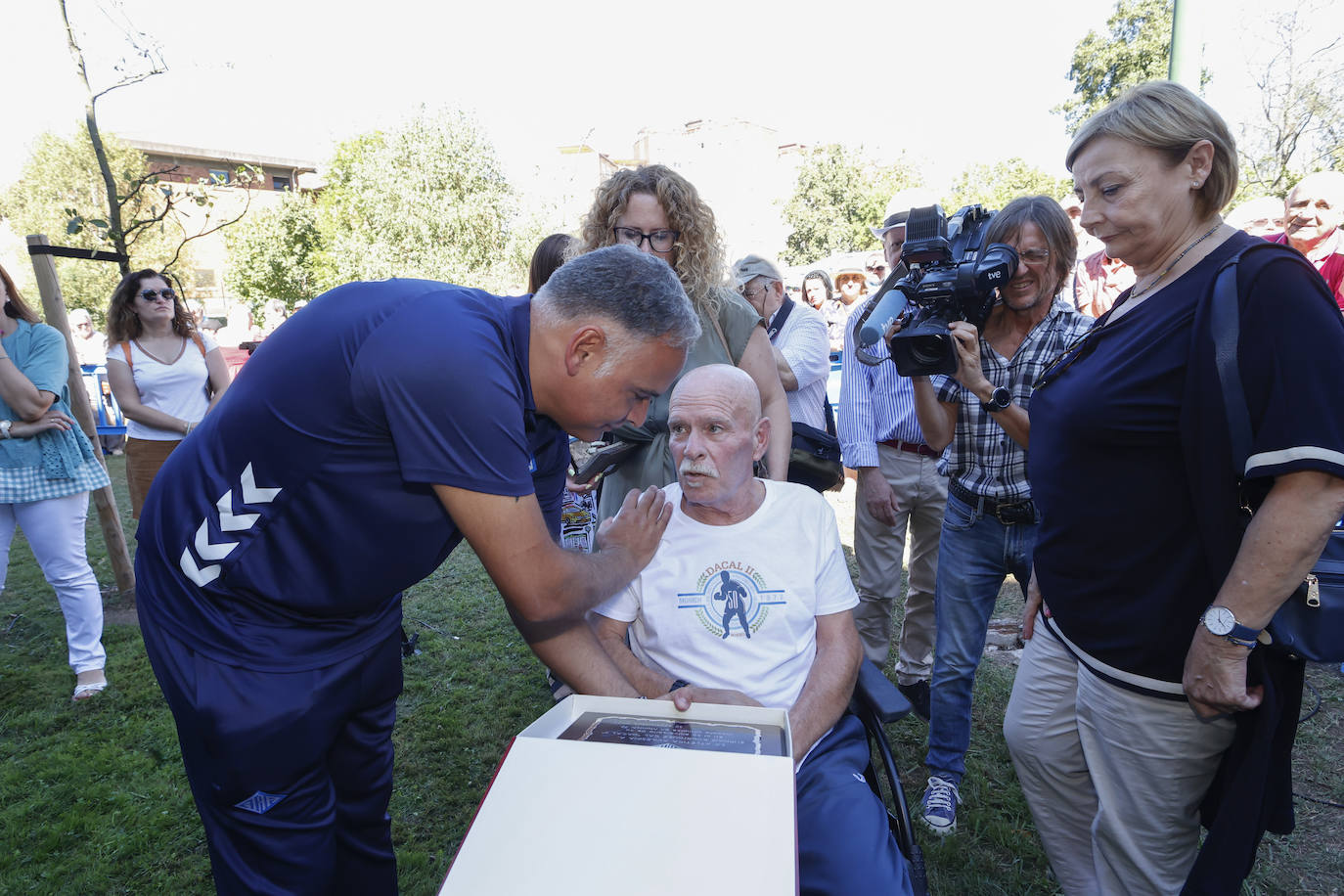 Fotos: Avilés salda su deuda con Dacal, «gran leyenda del deporte»
