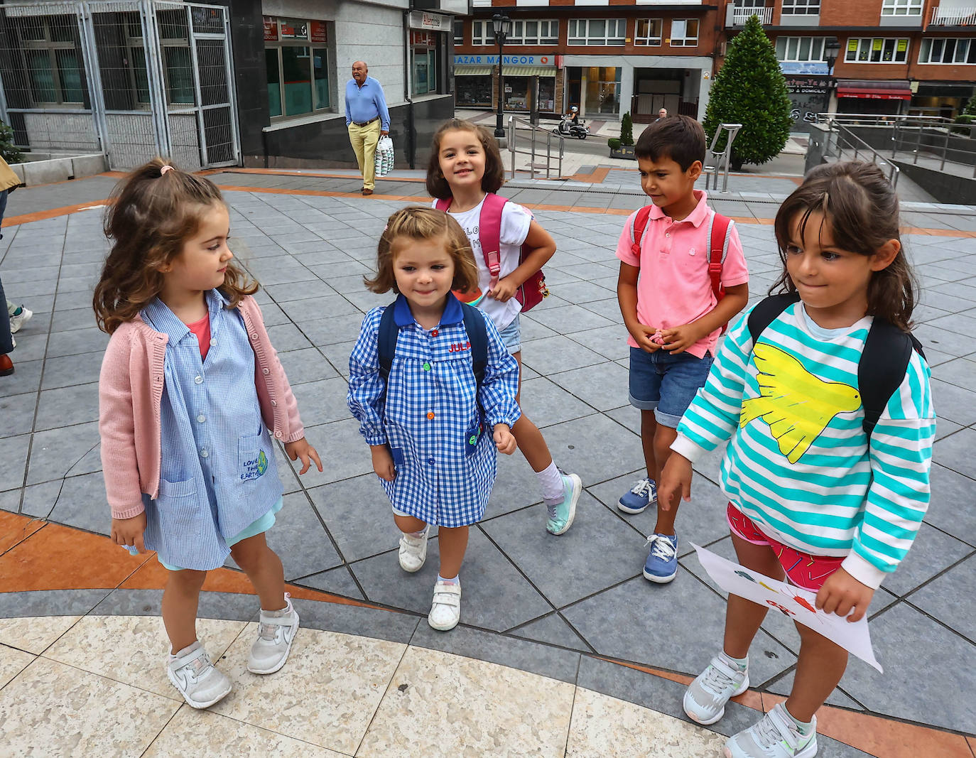 Fotos: Emoción y reencuentros en un curso escolar cambiado