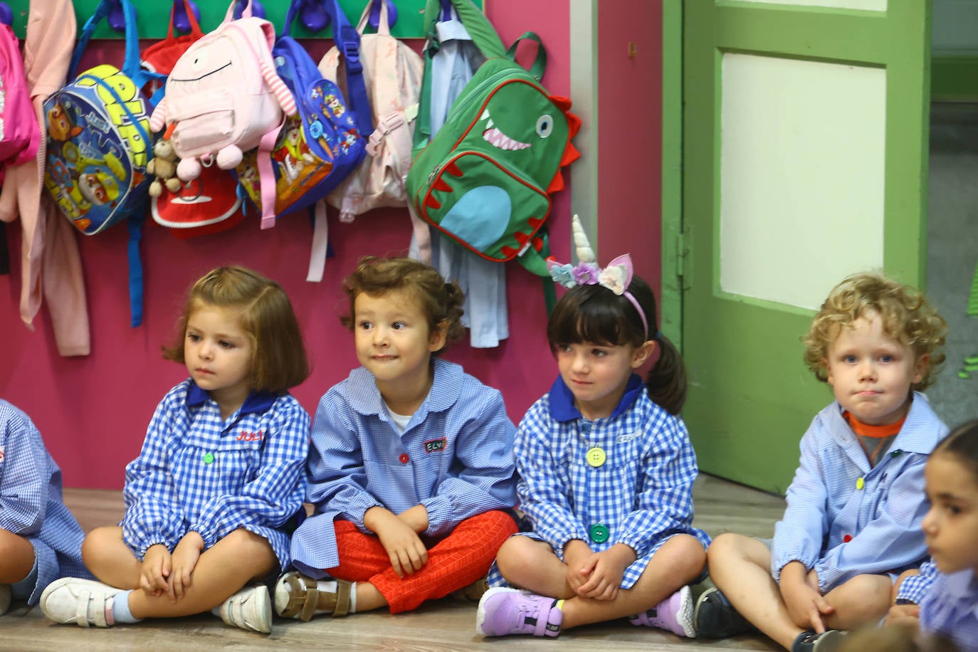 Fotos: Emoción y reencuentros en un curso escolar cambiado